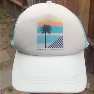 ✨ Roxy trucker hat✨